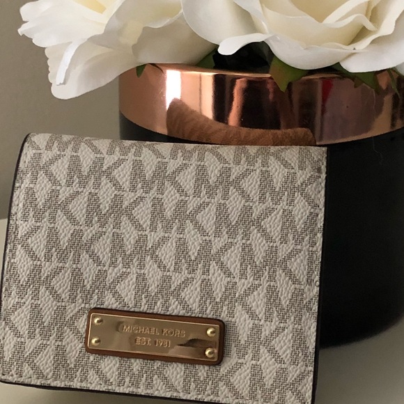 Michael Kors Accessories - 🎀 Michael Kors Jet Set Card Holder-Vanilla